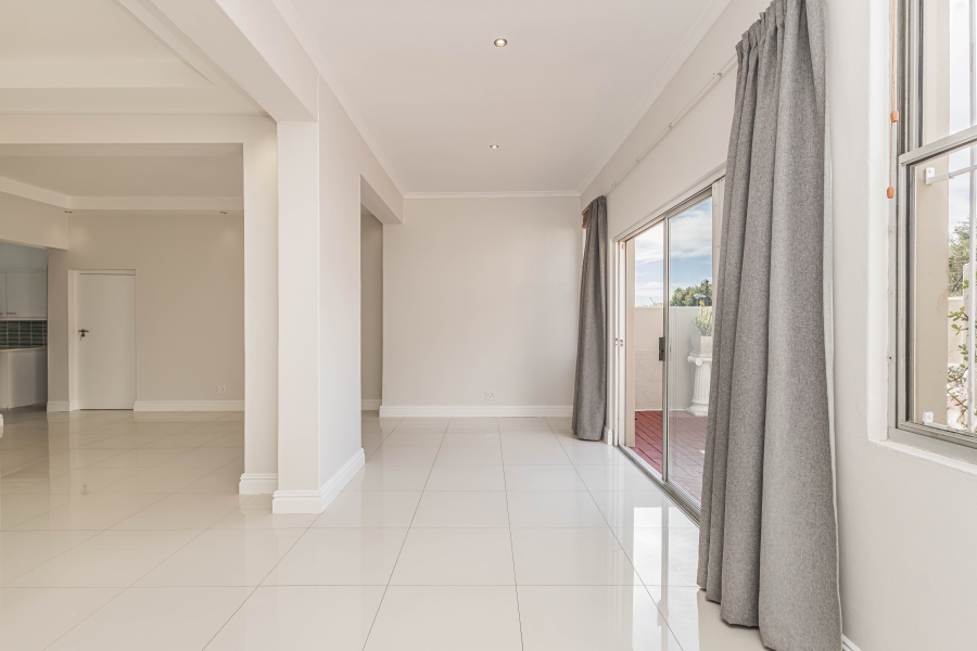To Let 3 Bedroom Property for Rent in Green Point Western Cape